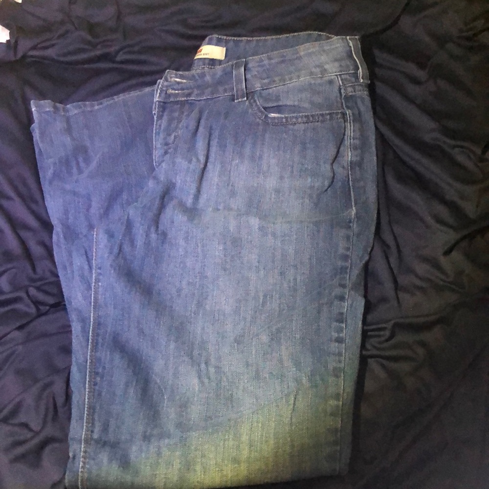 Levi’s size 12 slender boot cut jeans. Good condition only minor flaws.